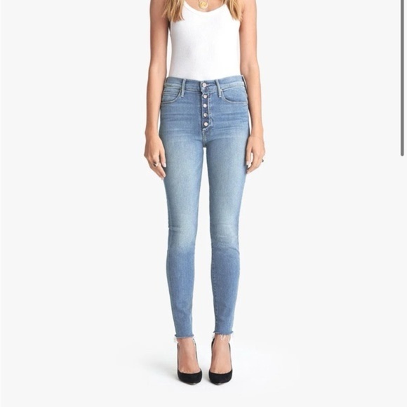 MOTHER Denim - MOTHER The Fly Cut Stunner Ankle Fray Jean - Light Wash Denim - Size 24